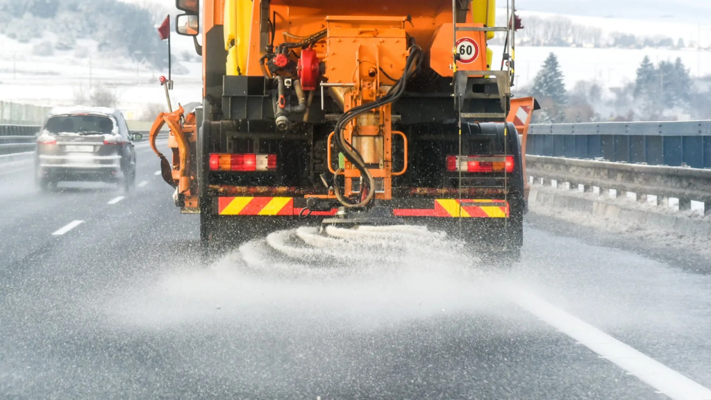 применение противогололедных реагентов,фото