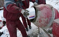 Противоморозные добавки для бетона: как использовать раствор зимой
